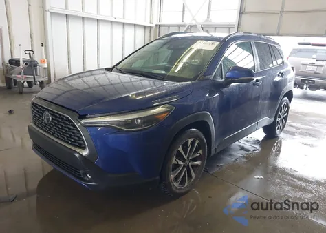 2022 Toyota Corolla Cross Xle z USA, uszkodzony, nr VIN 7MUEAAAG1NV015265